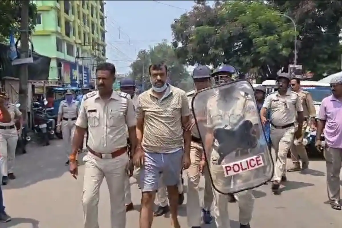 Paschim Bardhaman News: पुलिस हिरासत में तृणमूल नेता को सड़क पर चलाने की घटना से बढ़ा विवाद, सालानपुर में राजनीतिक बयानबाजी तेज