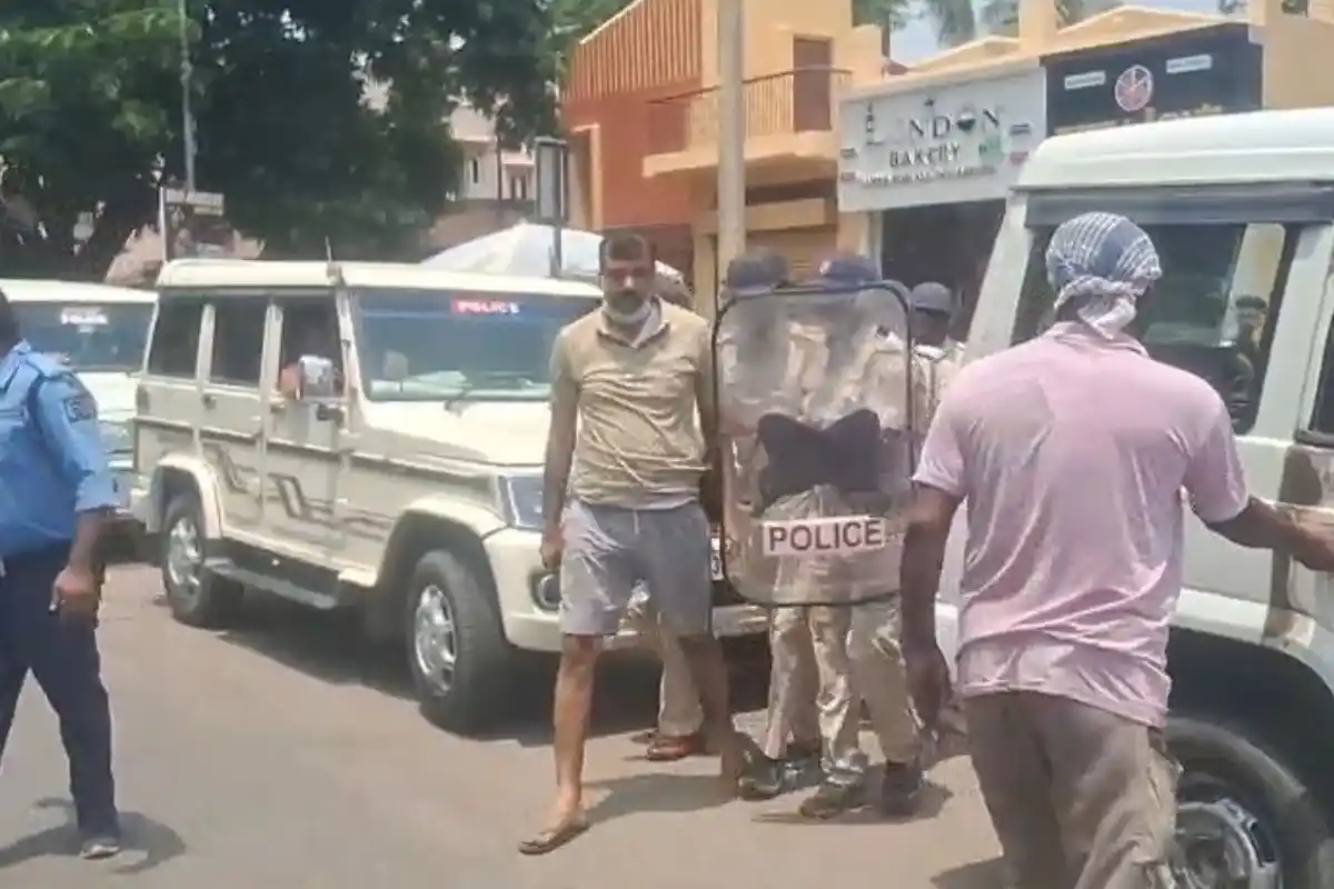 Salanpur TMC leader police custody road show controversy: पुलिस हिरासत में तृणमूल नेता को सड़क पर चलाने की घटना से बढ़ा विवाद, सालानपुर में राजनीतिक बयानबाजी तेज
