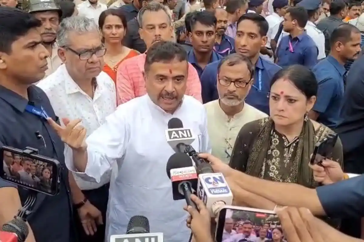 Kolkata News: तारातला छत गिरने की दुर्घटना के बाद मौके पर पहुंचे मुख्यमंत्री शुभेंदु अधिकारी