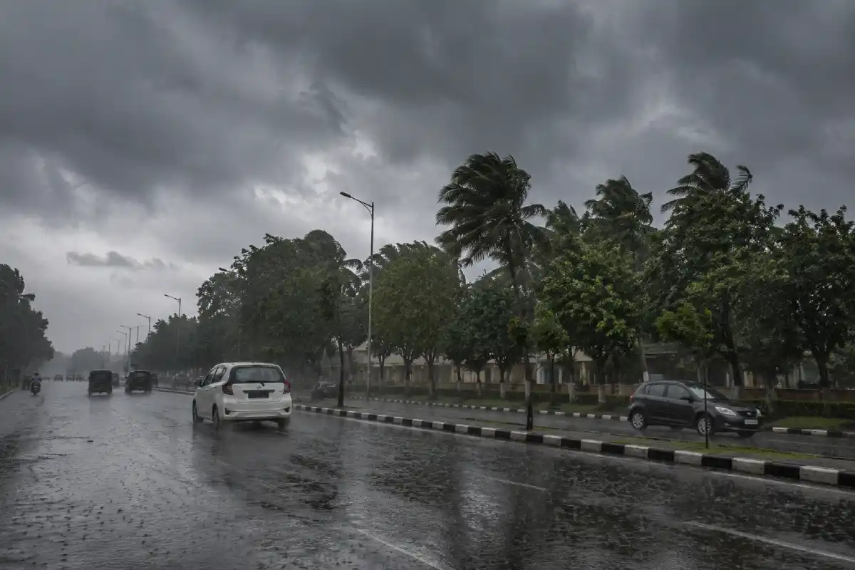 Maharashtra News: विदर्भ के कई जिलों में अगले तीन घंटे भारी बारिश और तेज आंधी की चेतावनी, लोगों को सतर्क रहने की सलाह