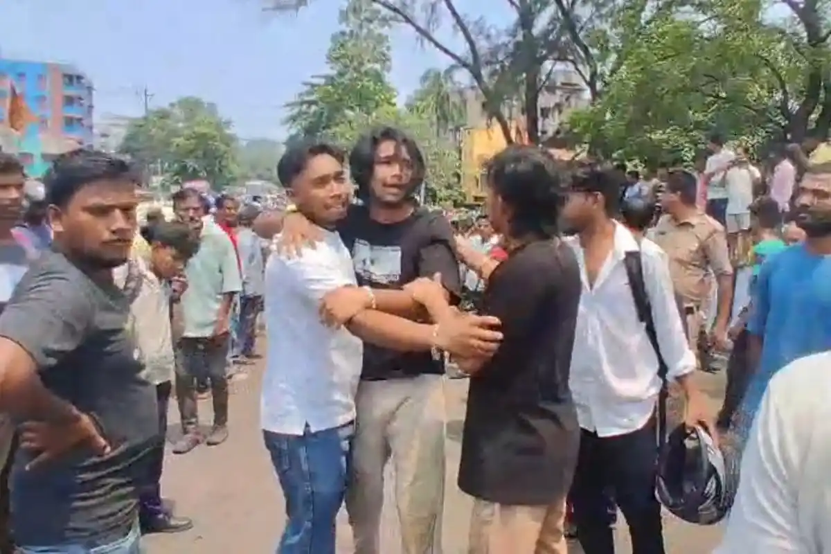 Asansol road accident delivery boys death: आसनसोल में सड़क हादसे में दो ऑनलाइन डिलीवरी कर्मियों की मौत, चालक गिरफ्तार