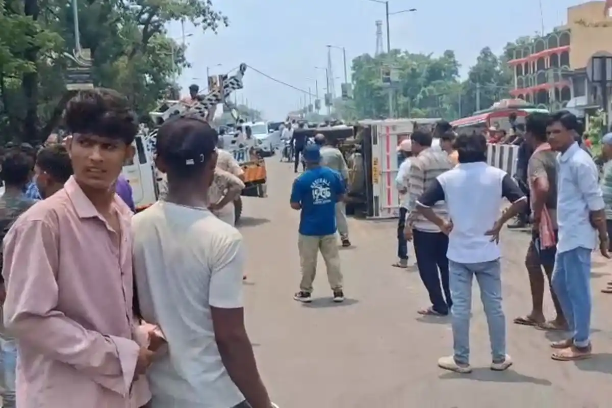 Asansol road accident delivery boys death: आसनसोल में सड़क हादसे में दो ऑनलाइन डिलीवरी कर्मियों की मौत, चालक गिरफ्तार