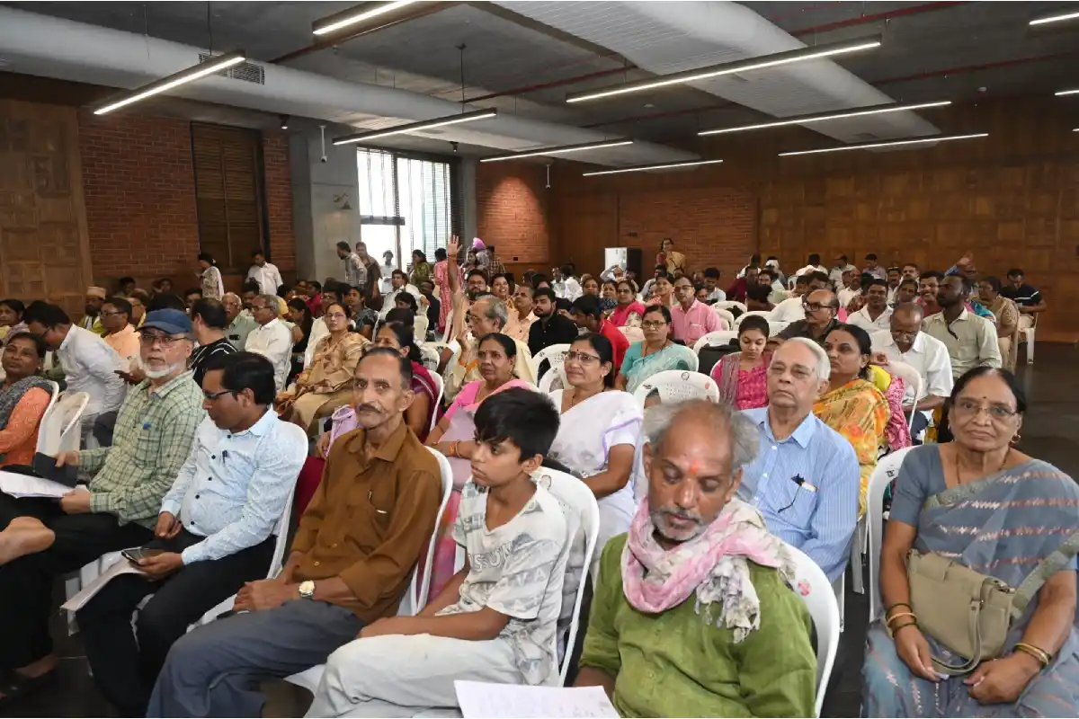 Nitin Gadkari Jan Sampark Program Gadkari Wada Nagpur: गडकरी वाडे में जनसंपर्क कार्यक्रम में उमड़ी भारी भीड़, लोगों ने अपनी समस्याएं और मांगें केंद्रीय मंत्री के सामने रखीं