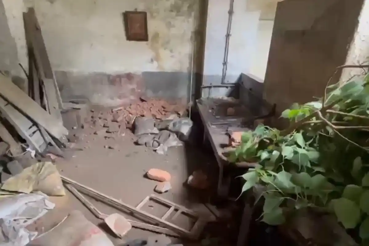 old building collapse Jorabagan Kolkata: कोलकाता के जोड़ा बागान में पुराने मकान का हिस्सा गिरा, कोई घायल नहीं
