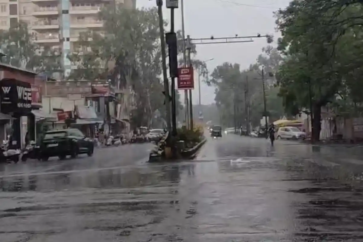 Nagpur Heavy Rain Update: नागपुर में पिछले आधे घंटे से जोरदार बारिश, कई इलाकों में जनजीवन प्रभावित