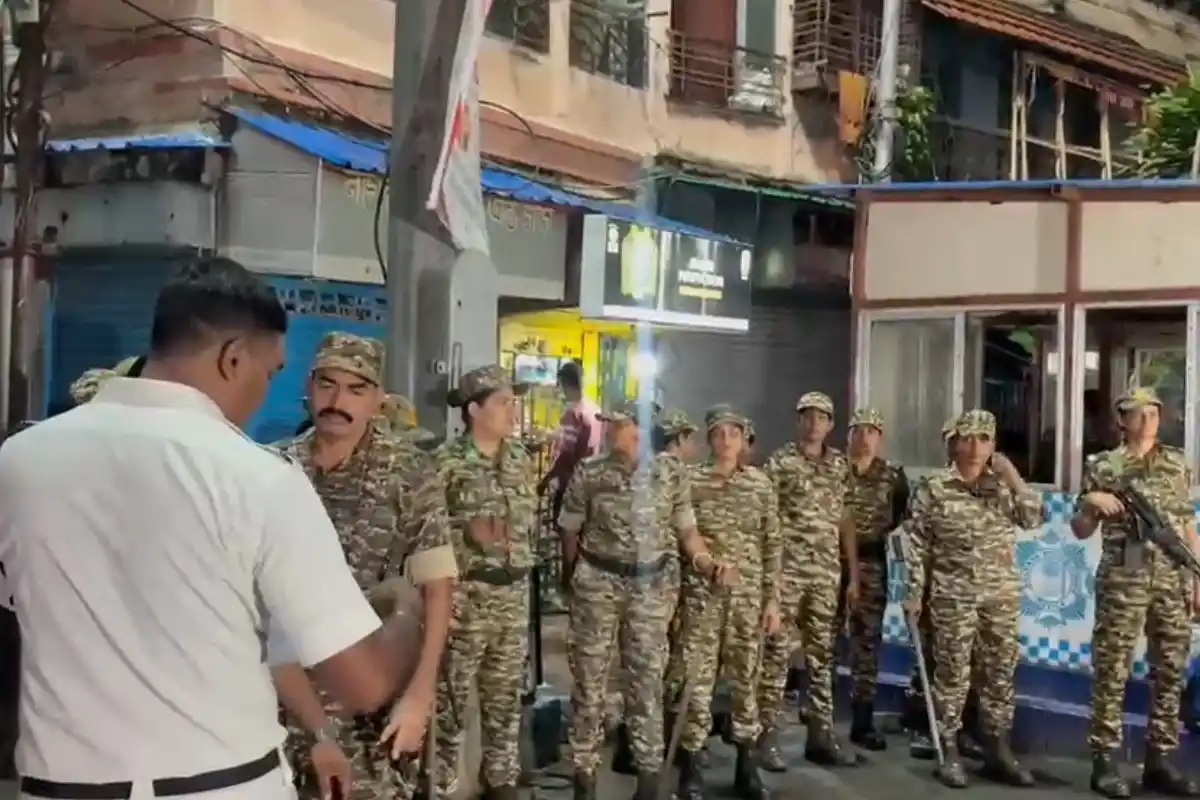 Mamata Banerjee Kalighat security Baruipur visit: कालीघाट स्थित घर के बाहर बढ़ी सुरक्षा, बारुईपुर जाने की चर्चा पर नजर