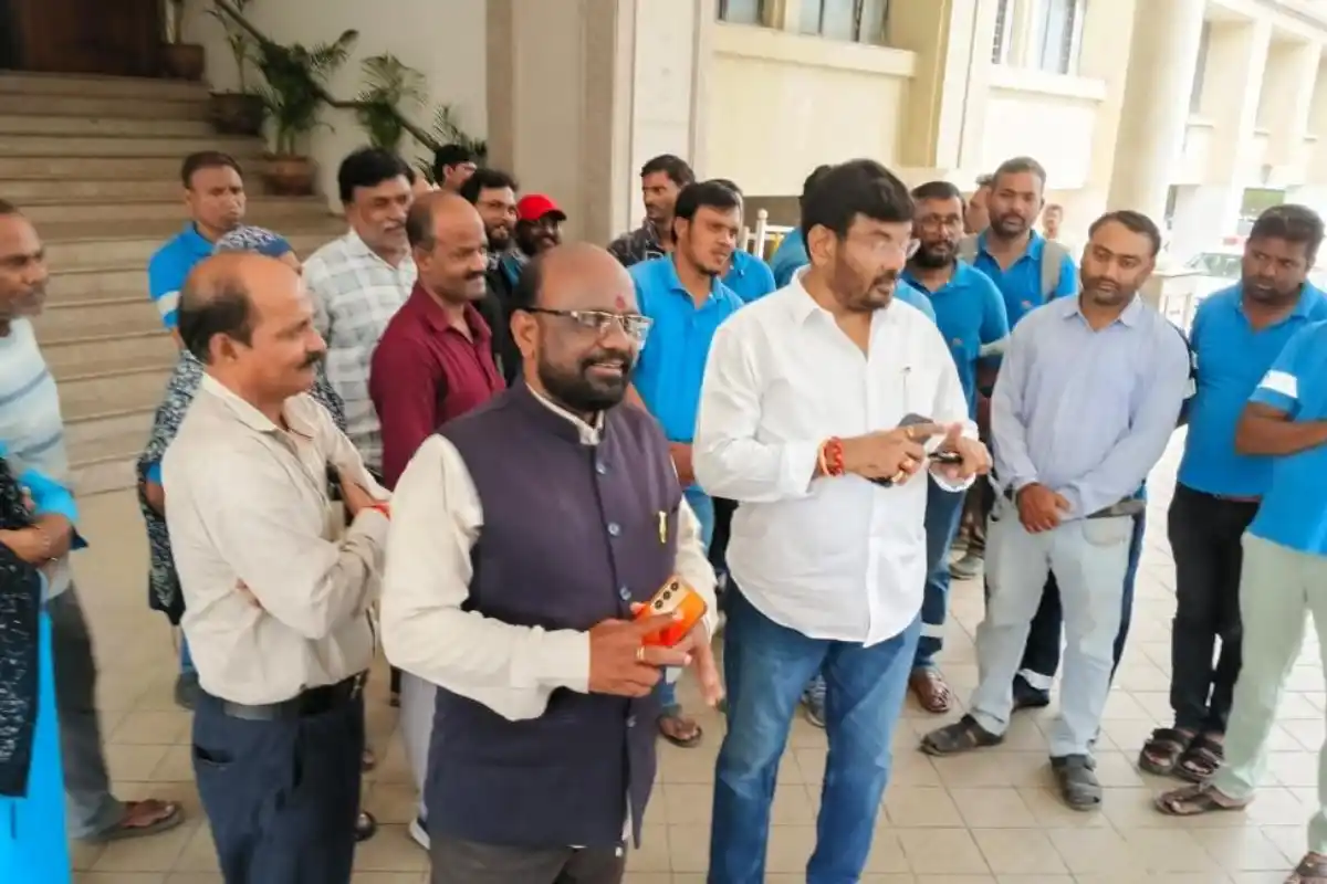 Nagpur News: ऑरेंज सिटी वॉटर वर्क्स के 42 संविदा कर्मचारियों को फिर से काम पर रखने की मांग तेज