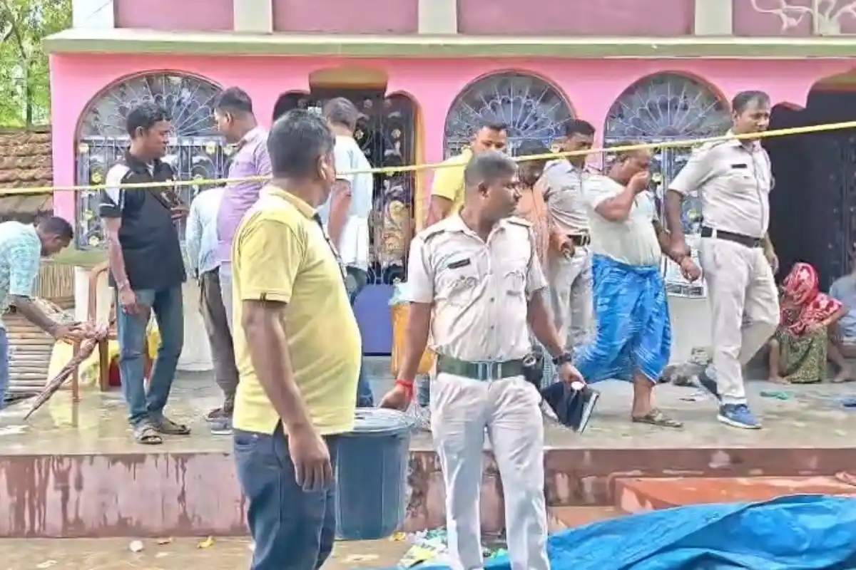 Nadia Kaliganj Drugs Cash Seizure: नदिया में घर की जमीन खोदकर 32 लाख रुपये और भारी मात्रा में मादक पदार्थ बरामद