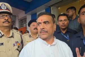 Baruipur Minor Rape Case Suvendu Adhikari Visit: बारुईपुर में नाबालिग से दुष्कर्म मामले के बाद शुभेंदु अधिकारी ने घटनास्थल पहुंचकर पीड़िता के परिवार से मुलाकात की