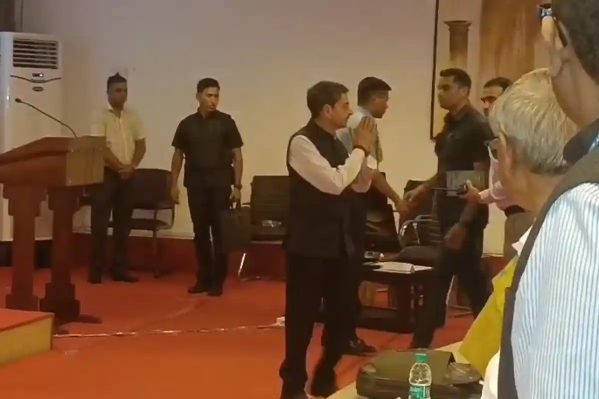 West Bengal Governor RN Ravi North Bengal siliguri visit: सिलीगुड़ी पहुंचे राज्यपाल आर. एन. रवि, उत्तर बंगाल विश्वविद्यालय और उत्तरकन्या में अहम बैठक