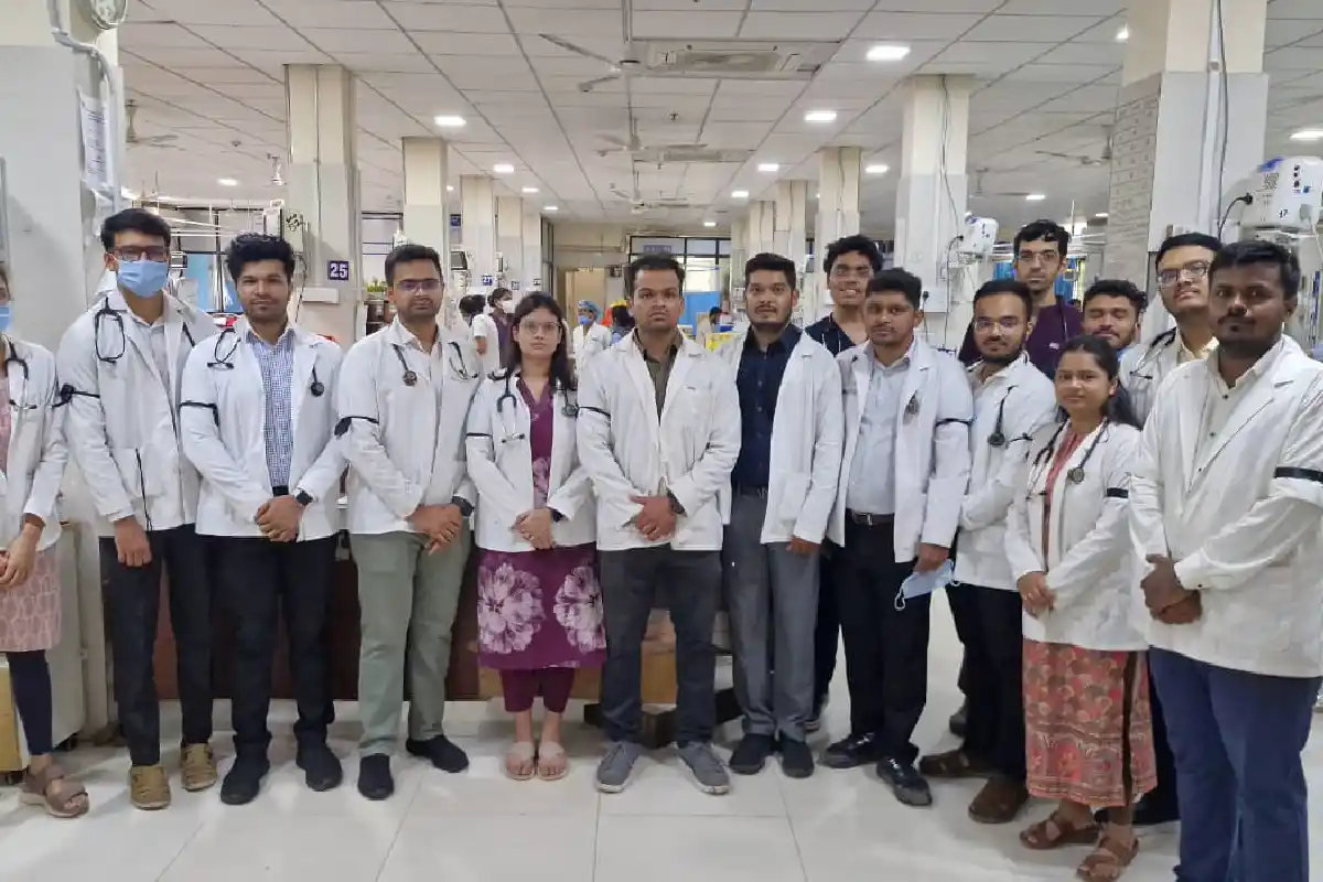 Nagpur News: महिला डॉक्टर पर हमले के विरोध में रेजिडेंट डॉक्टरों ने शांतिपूर्ण प्रदर्शन किया