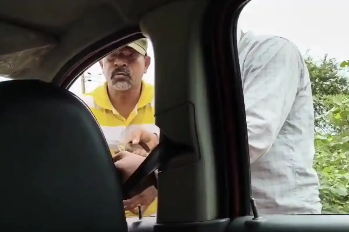 Nagpur Butibori robbery video viral: नागपुर के बूटीबोरी मार्ग पर परिवार से चाकू दिखाकर लूट, बेटी के वीडियो से सामने आई पूरी वारदात
