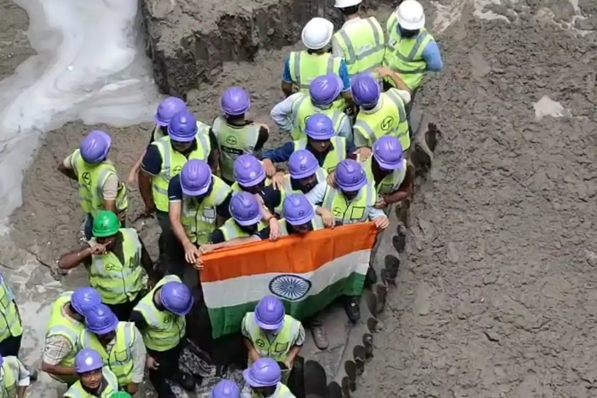 Joka Esplanade Metro TBM Durga breakthrough: जोका–एसप्लानेड मेट्रो परियोजना में टीबीएम 'दुर्गा' ने सुरंग निर्माण का महत्वपूर्ण चरण पूरा किया