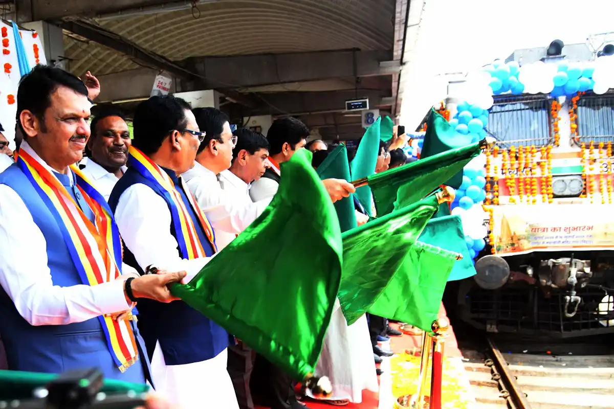 Nagpur Mukhyamantri Tirthdarshan Yatra Bodh Gaya: नागपुर से बोधगया के लिए मुख्यमंत्री तीर्थदर्शन यात्रा की शुरुआत, 800 श्रद्धालु हुए रवाना