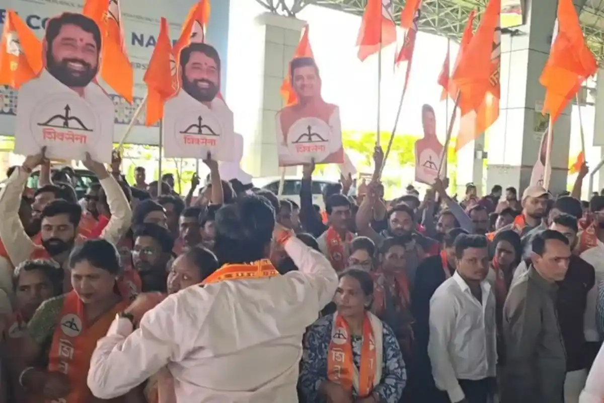 Eknath Shinde Nagpur airport welcome: नागपुर एयरपोर्ट पर शिवसैनिकों ने उपमुख्यमंत्री एकनाथ शिंदे का भव्य और उत्साहपूर्ण स्वागत किया