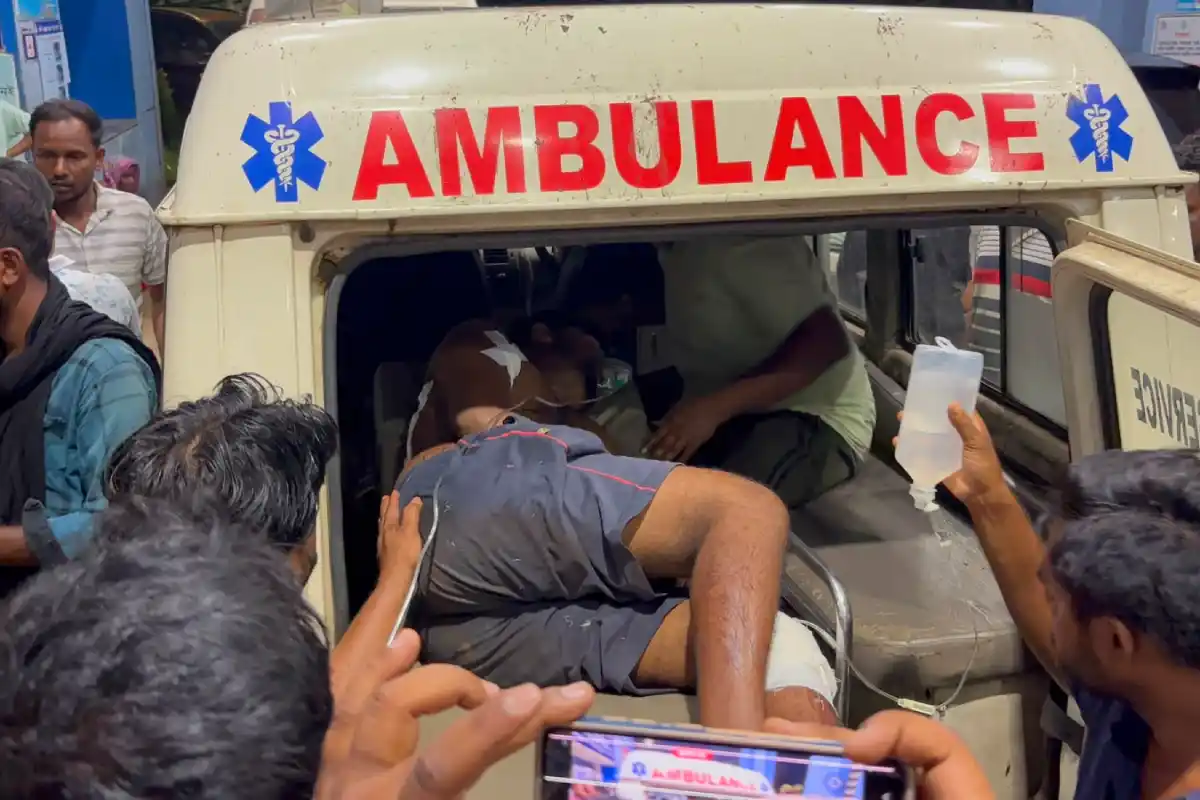 Jhargram CIF firing sand quarry workers injured: पूछताछ के दौरान अचानक चली गोली, झाड़ग्राम में दो बालू खदान कर्मी घायल, कोलकाता रेफर