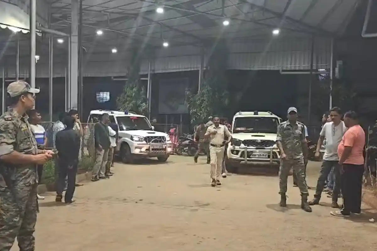 Jhargram CIF firing sand quarry workers injured: पूछताछ के दौरान अचानक चली गोली, झाड़ग्राम में दो बालू खदान कर्मी घायल, कोलकाता रेफर