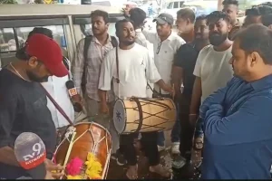 Tirthankar Ghosh Arrest BJP Celebration Khardah: पूर्व तृणमूल विधायक के बेटे तीरथंकर घोष की गिरफ्तारी के बाद खड़दह थाने के बाहर भाजपा कार्यकर्ताओं ने खुशी जताई