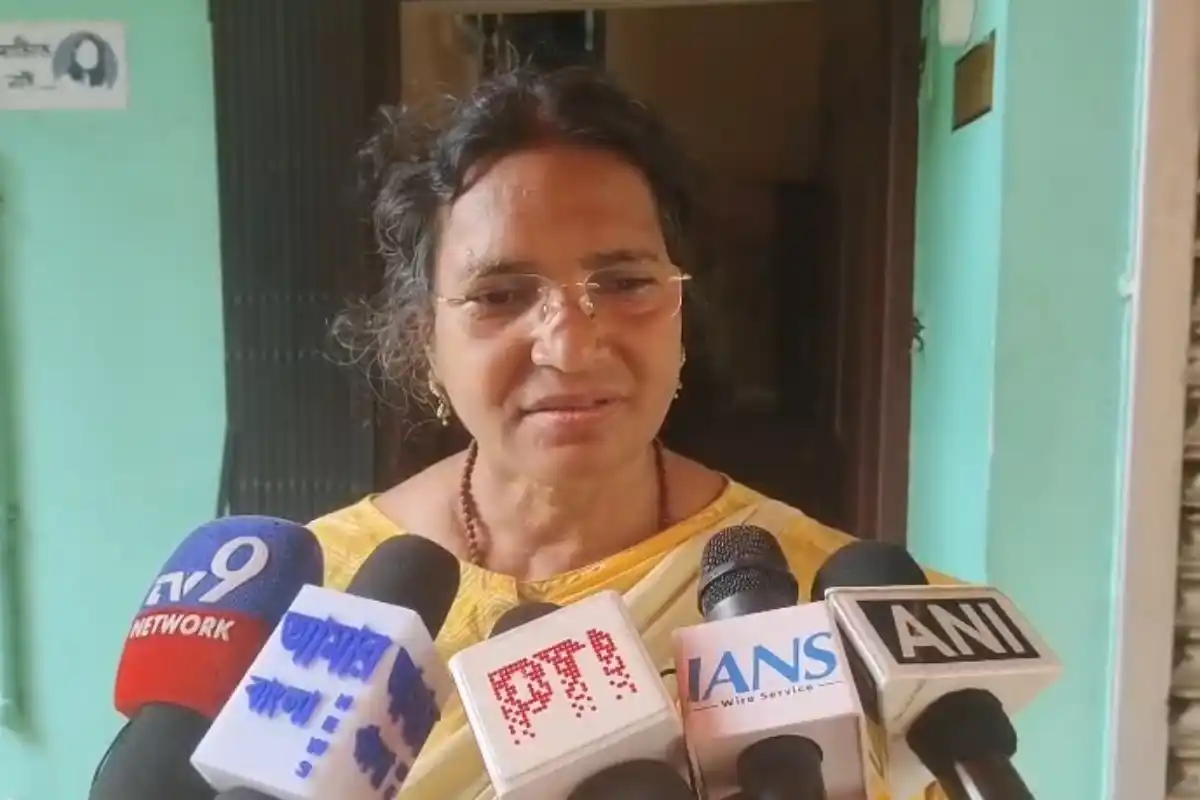 Tirthankar Ghosh Arrest BJP Celebration Khardah: पूर्व तृणमूल विधायक के बेटे तीरथंकर घोष की गिरफ्तारी के बाद खड़दह थाने के बाहर भाजपा कार्यकर्ताओं ने खुशी जताई