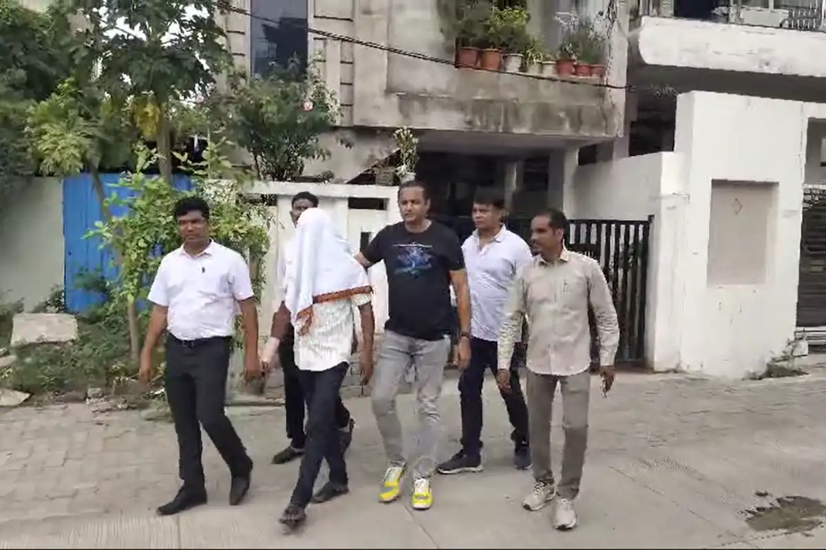 Nagpur Crime: बुटीबोरी में पैरोल पर बाहर आए बदमाश ने परिवार को चाकू दिखाकर लूटा, मोबाइल वीडियो से पुलिस ने किया खुलासा