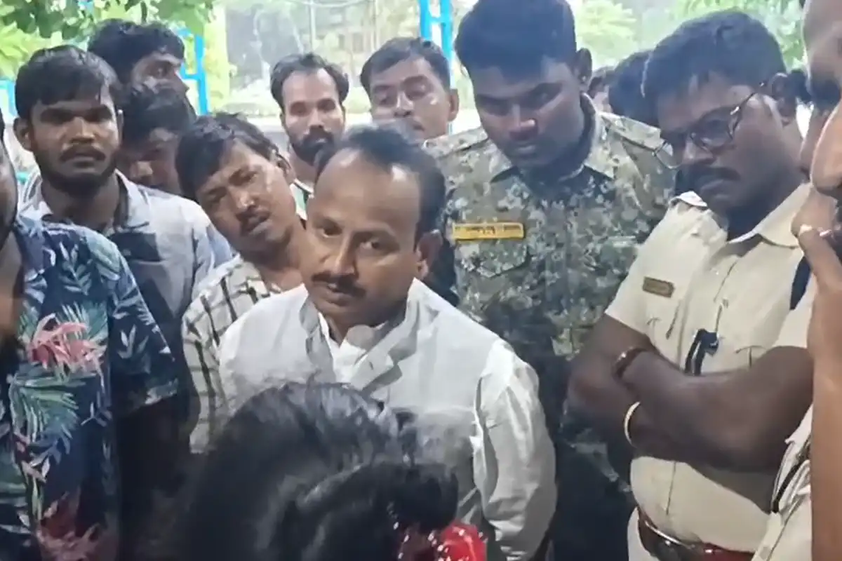 Kakdwip trawler accident Bay of Bengal fishermen: काकद्वीप ट्रॉलर हादसे के बाद मत्स्य मंत्री ने प्रभावित परिवारों से की मुलाकात