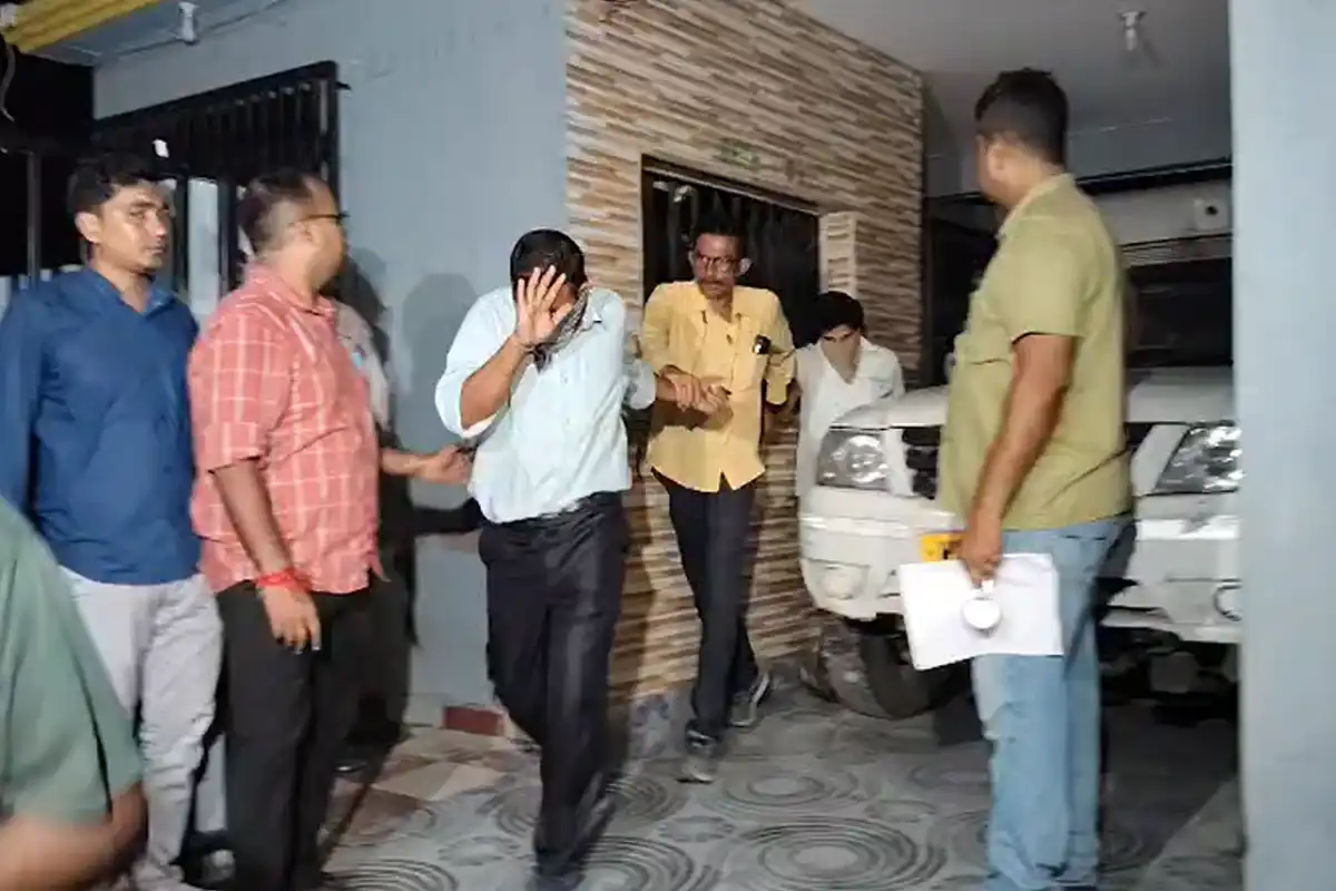 New Town Hawala Case: न्यू टाउन में हवाला कारोबार का भंडाफोड़, 2 करोड़ से ज्यादा नकद बरामद, महिला समेत 7 गिरफ्तार