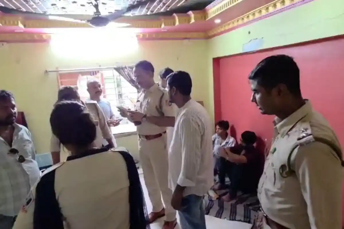 Naihati Online Job Fraud Arrest: नौकरी दिलाने का झांसा देकर ऑनलाइन ठगी, चार महिलाएं और दो पुरुष पुलिस की पकड़ में