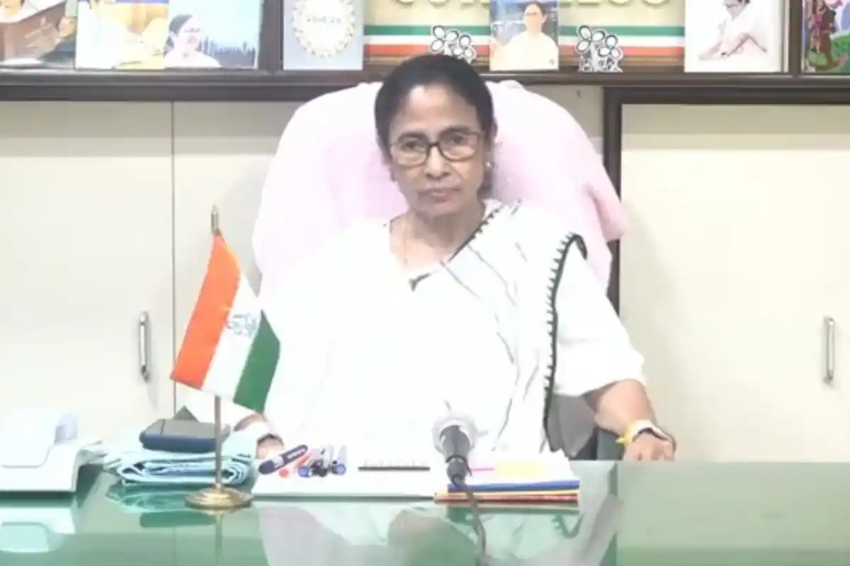 Mamata Banerjee Kalighat Message Party Workers Public: कालीघाट स्थित घर से ममता बनर्जी ने पार्टी के कार्यकर्ताओं, समर्थकों और आम लोगों के लिए अपना संदेश साझा किया।