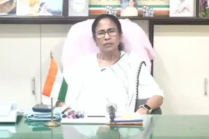 Mamata Banerjee Kalighat Message Party Workers Public: कालीघाट स्थित घर से ममता बनर्जी ने पार्टी के कार्यकर्ताओं, समर्थकों और आम लोगों के लिए अपना संदेश साझा किया।
