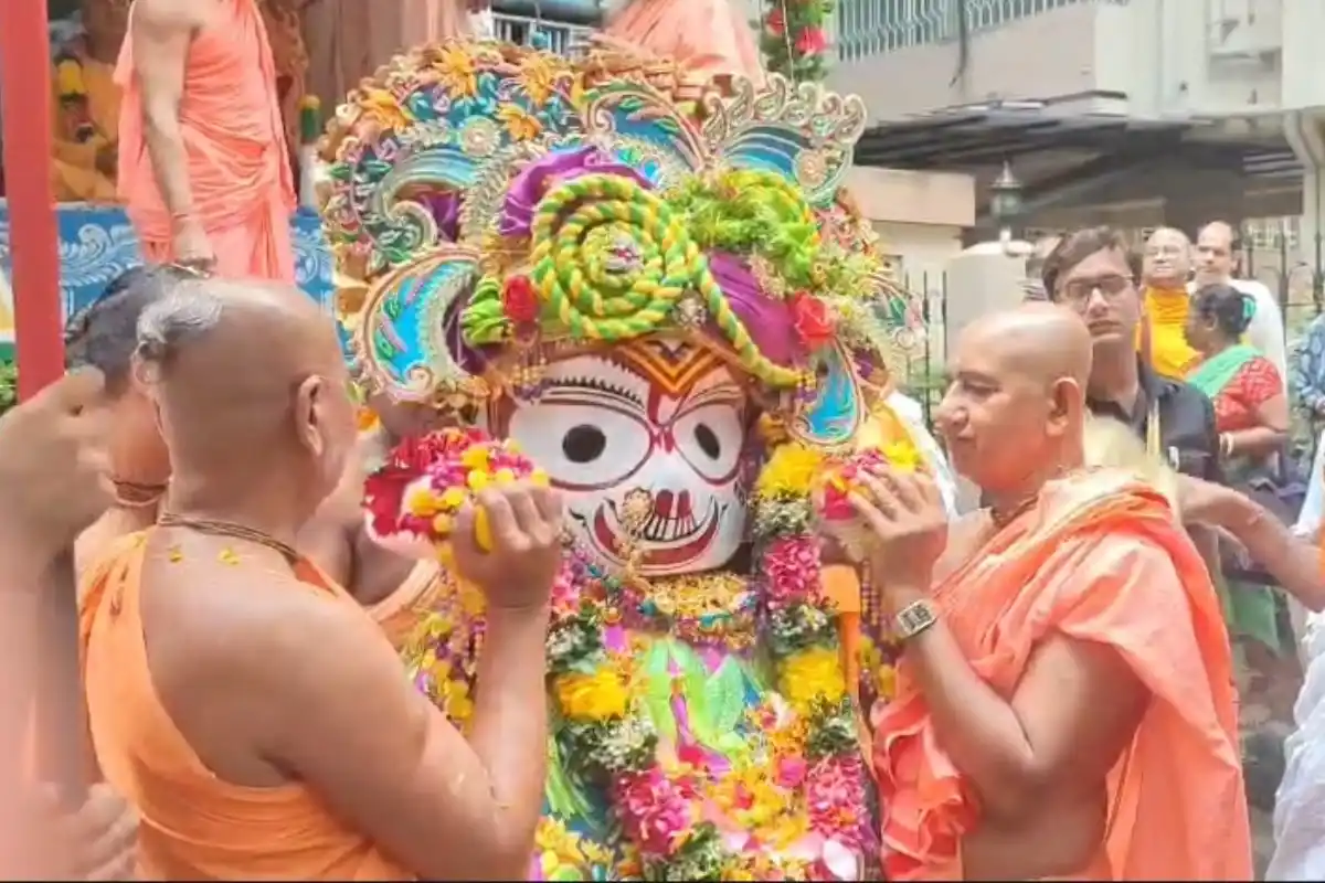 Kolkata ISKCON Rath Yatra: कोलकाता में शुरू हुई इस्कॉन की रथ यात्रा, भगवान जगन्नाथ के दर्शन के लिए उमड़े हजारों भक्त