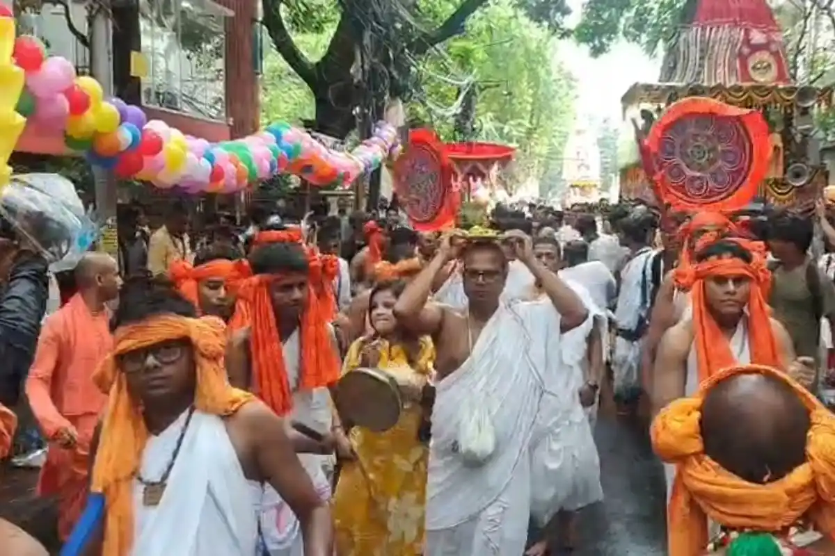 Kolkata ISKCON Rath Yatra: कोलकाता में शुरू हुई इस्कॉन की रथ यात्रा, भगवान जगन्नाथ के दर्शन के लिए उमड़े हजारों भक्त
