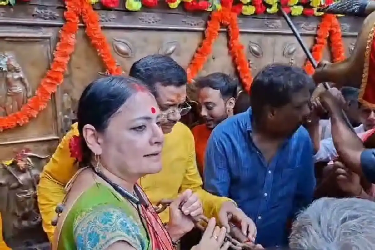 Raniganj Searsole Rajbari Rath Yatra Ministers: रानीगंज के सियारशोल राजबाड़ी की रथ यात्रा में दो मंत्री हुए शामिल, श्रद्धालुओं की बड़ी मौजूदगी