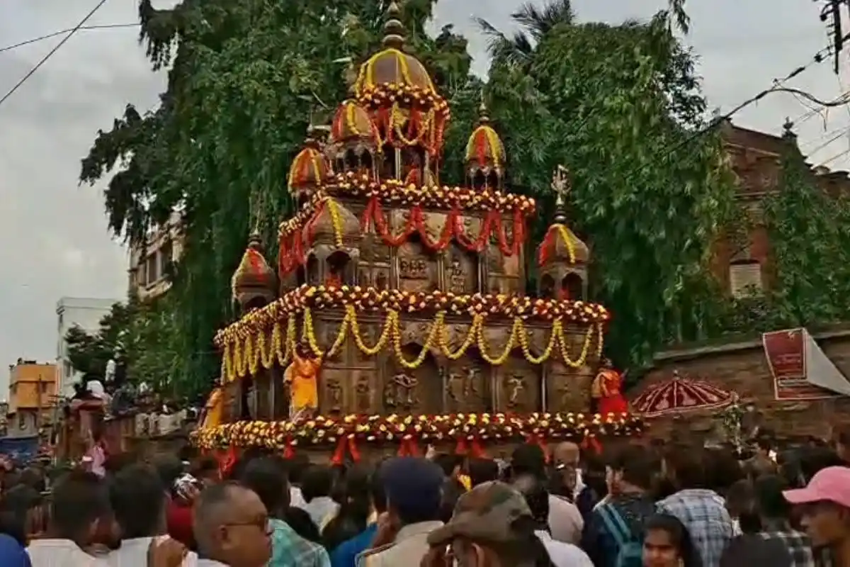 Raniganj Searsole Rajbari Rath Yatra Ministers: रानीगंज के सियारशोल राजबाड़ी की रथ यात्रा में दो मंत्री हुए शामिल, श्रद्धालुओं की बड़ी मौजूदगी