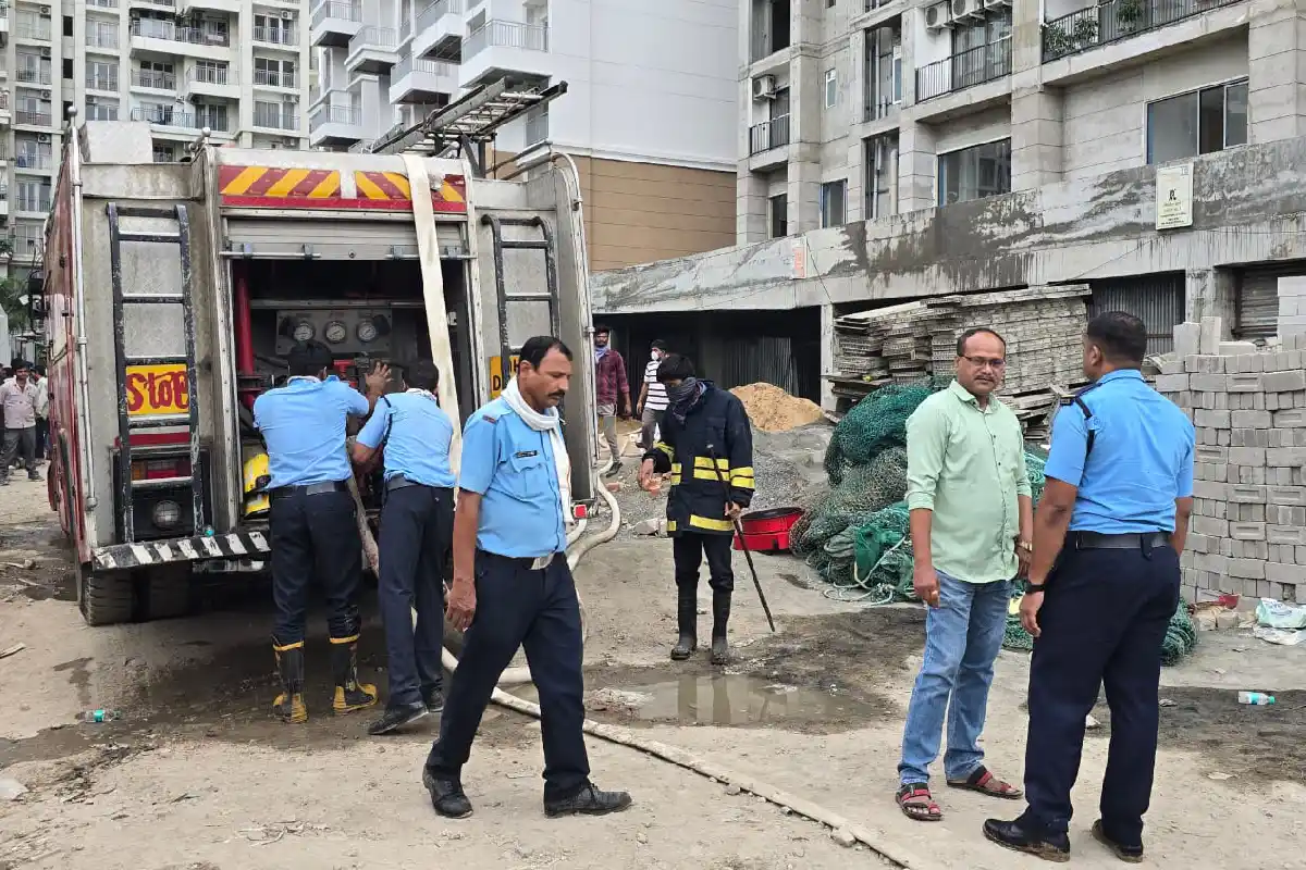 Nagpur News: गणेशपेठ की निर्माणाधीन इमारत में लगी भीषण आग, पार्किंग में रखा निर्माण सामान जलकर राख