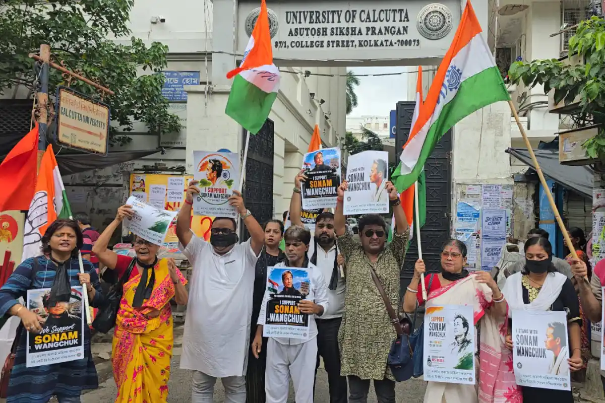 Kolkata INTUC paper leak silent protest: प्रश्नपत्र लीक के विरोध में कोलकाता में आईएनटीयूसी सेवादल का मौन धिक्कार मार्च