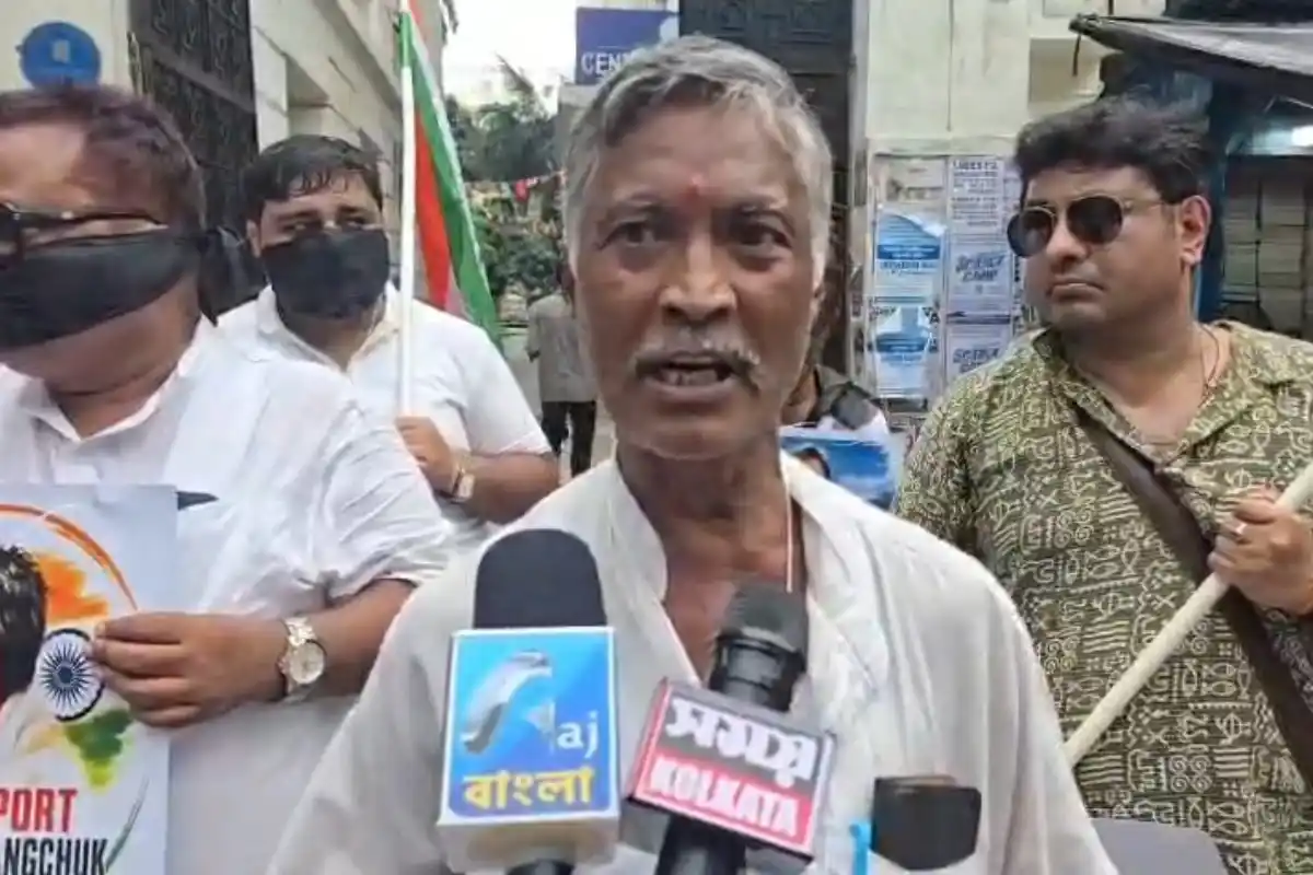 Kolkata INTUC paper leak silent protest: प्रश्नपत्र लीक के विरोध में कोलकाता में आईएनटीयूसी सेवादल का मौन धिक्कार मार्च