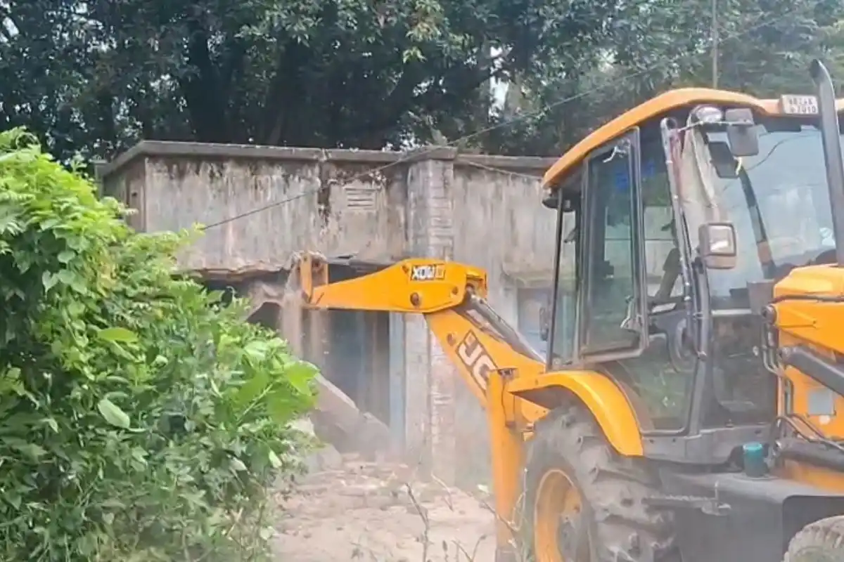 DVC Maithon eviction drive: माइथन में डिविसी ने दखल हटाने की कार्रवाई शुरू की, सौ से अधिक पुराने मकानों को बुलडोजर से तोड़ा जा रहा है