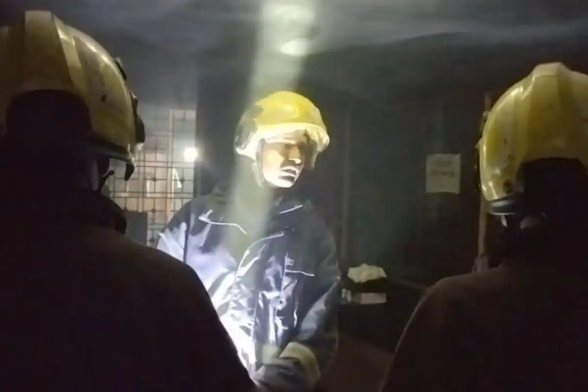 Punjab National Bank Building Fire Short Circuit Controlled In 3 Minutes: नागपुर में पंजाब नेशनल बैंक की इमारत में शॉर्ट सर्किट से लगी आग, 3 मिनट में पाया गया काबू