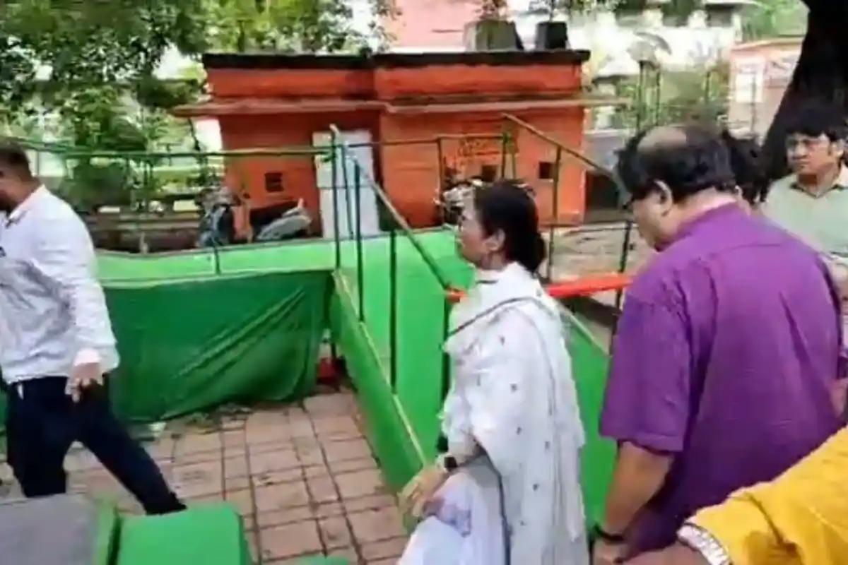 Mamata Banerjee Inspects 21 July Stage Vandalism: 21 जुलाई मंच पर तोड़फोड़ के बाद ममता बनर्जी ने सुबह पहुंचकर स्थिति का निरीक्षण किया