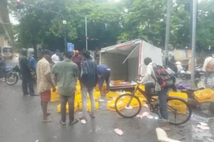 Ambazari Road ST Bus Milk vehicle Accident: नागपुर के अंबाझरी रोड चौक पर एसटी बस और दूध से भरे वाहन की जोरदार टक्कर, कई लोग घायल, बड़ा हादसा टला