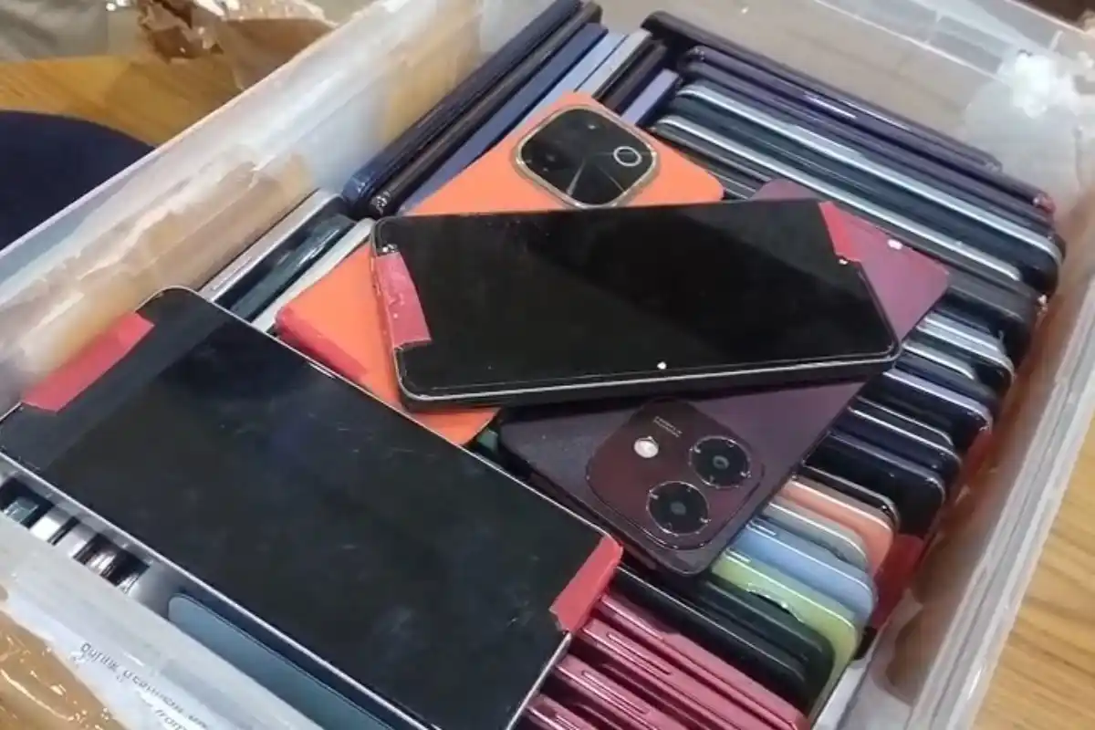 Malda Mobile Smuggling Through Courier Parcel Police Arrest: मालदा में कुरियर पार्सल से मोबाइल तस्करी का खुलासा, पुलिस ने 100 फोन के साथ एक आरोपी को पकड़ा