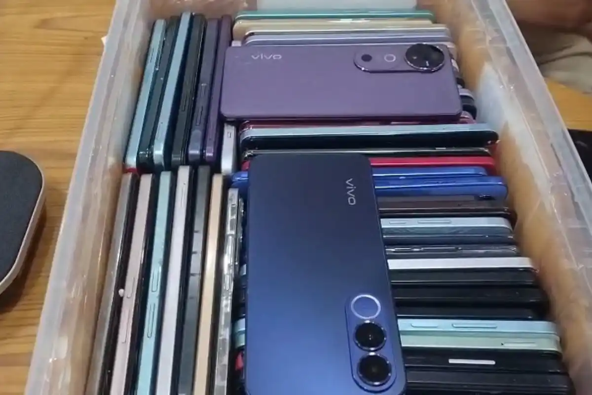 Malda Mobile Smuggling Through Courier Parcel Police Arrest: मालदा में कुरियर पार्सल से मोबाइल तस्करी का खुलासा, पुलिस ने 100 फोन के साथ एक आरोपी को पकड़ा