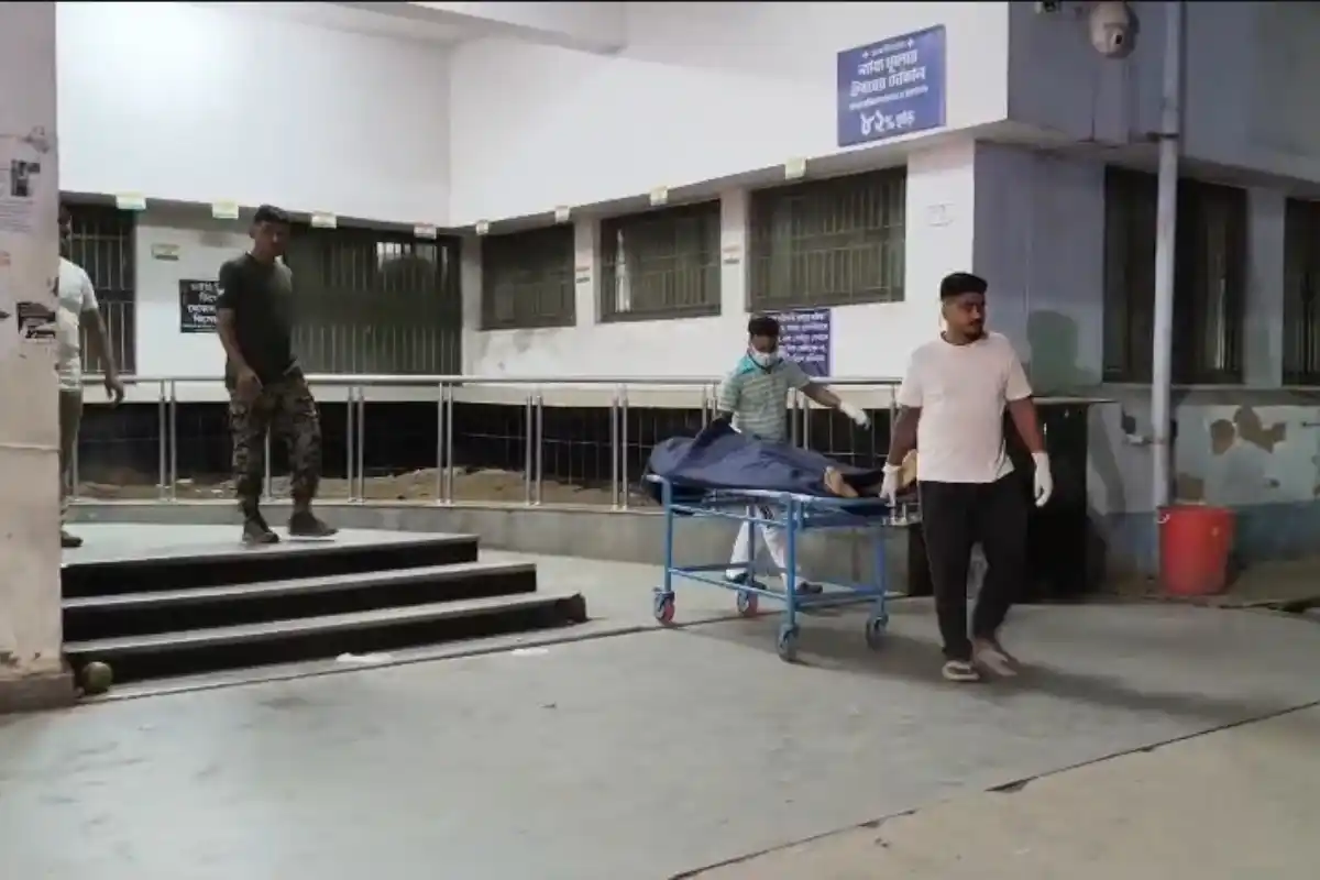 Malda BSF camp firing two jawans dead: पश्चिम बंगाल के मालदा में बीएसएफ कैंप के अंदर जवानों के बीच गोलीबारी में दो जवानों की मौत, एक जवान गंभीर रूप से घायल।