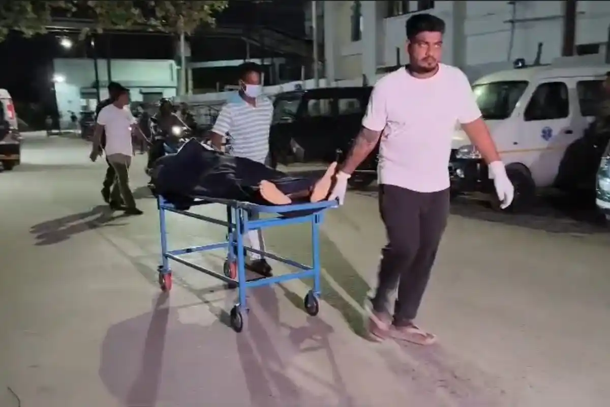 Malda BSF camp firing two jawans dead: पश्चिम बंगाल के मालदा में बीएसएफ कैंप के अंदर जवानों के बीच गोलीबारी में दो जवानों की मौत, एक जवान गंभीर रूप से घायल।
