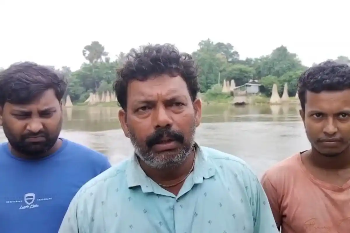 Dadpur boat capsized school students safe: पश्चिम बंगाल के पूर्व बर्धमान जिले में नदी पार करते समय नाव पलटी, स्कूल के छात्र और कई लोग बाल-बाल बचे