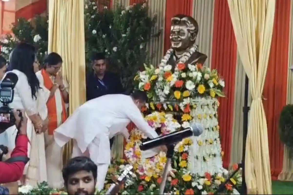Suvendu Adhikari Uttam Kumar Jayanti celebration Bhawanipur: भवानीपुर के घर में मनाई गई उत्तम कुमार की जयंती, शुभेंदु अधिकारी सहित कई नेता और मंत्री हुए शामिल