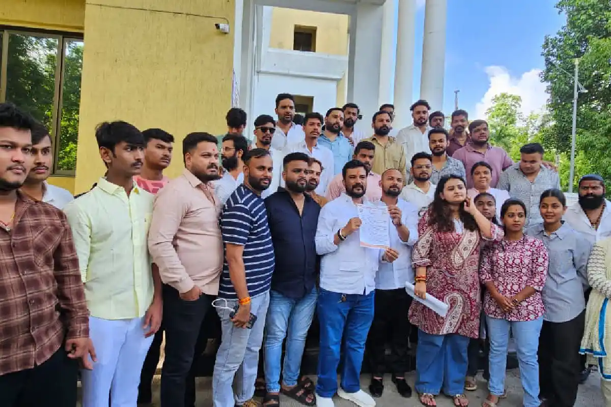 Nagpur objectionable posters protest police commissioner memorandum: आंदोलन में लगाए गए आपत्तिजनक पोस्टरों पर सख्त कार्रवाई की मांग, पुलिस आयुक्त को सौंपा गया ज्ञापन