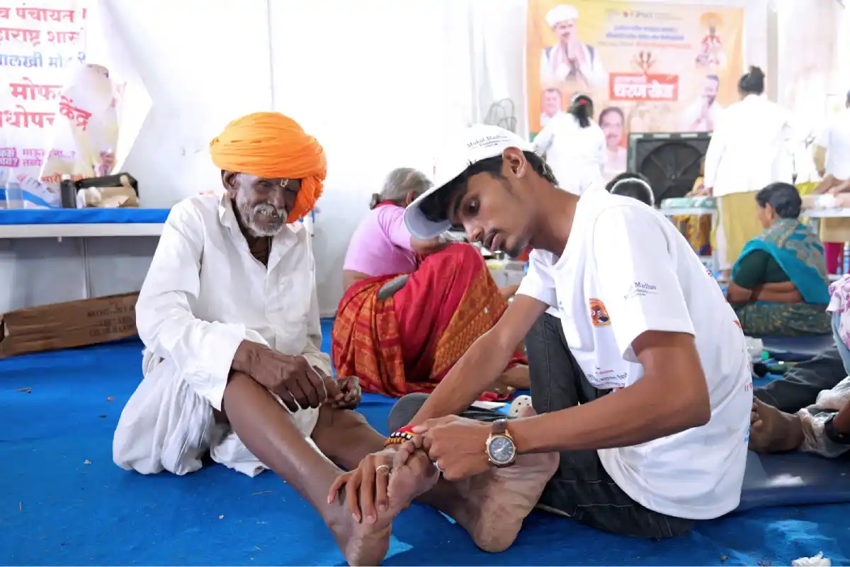 Maharashtra Charan Seva Warkari health campaign: चरणसेवा अभियान पूरा, 4.96 लाख से अधिक वारकरियों को स्वास्थ्य सेवा का लाभ मिला