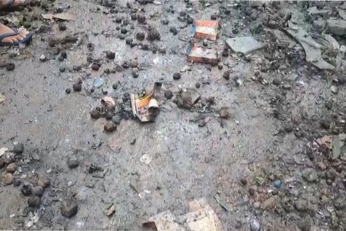 Nilganj Police Outpost Seized Fireworks Explosion: नीलगंज पुलिस चौकी में रखे जब्त पटाखों और बारूद में धमाका, इलाके में फैली दहशत