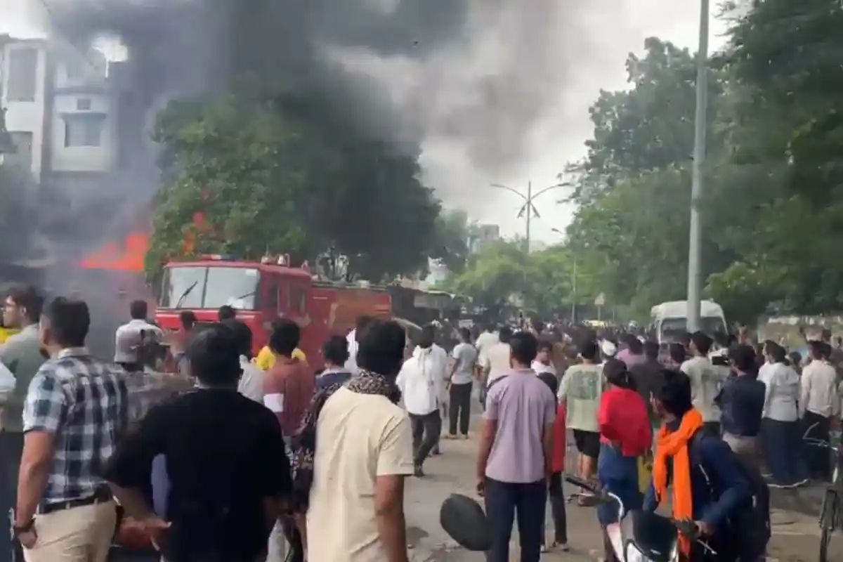 Nagpur tyre warehouse fire Vaishali Nagar: नागपुर के वैशाली नगर घाट के पास टायर गोदाम में भीषण आग, दमकल की टीमें मौके पर पहुंचीं